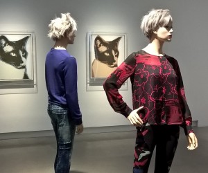 Andy Warhollin puvuissa leikittelevät värit. 